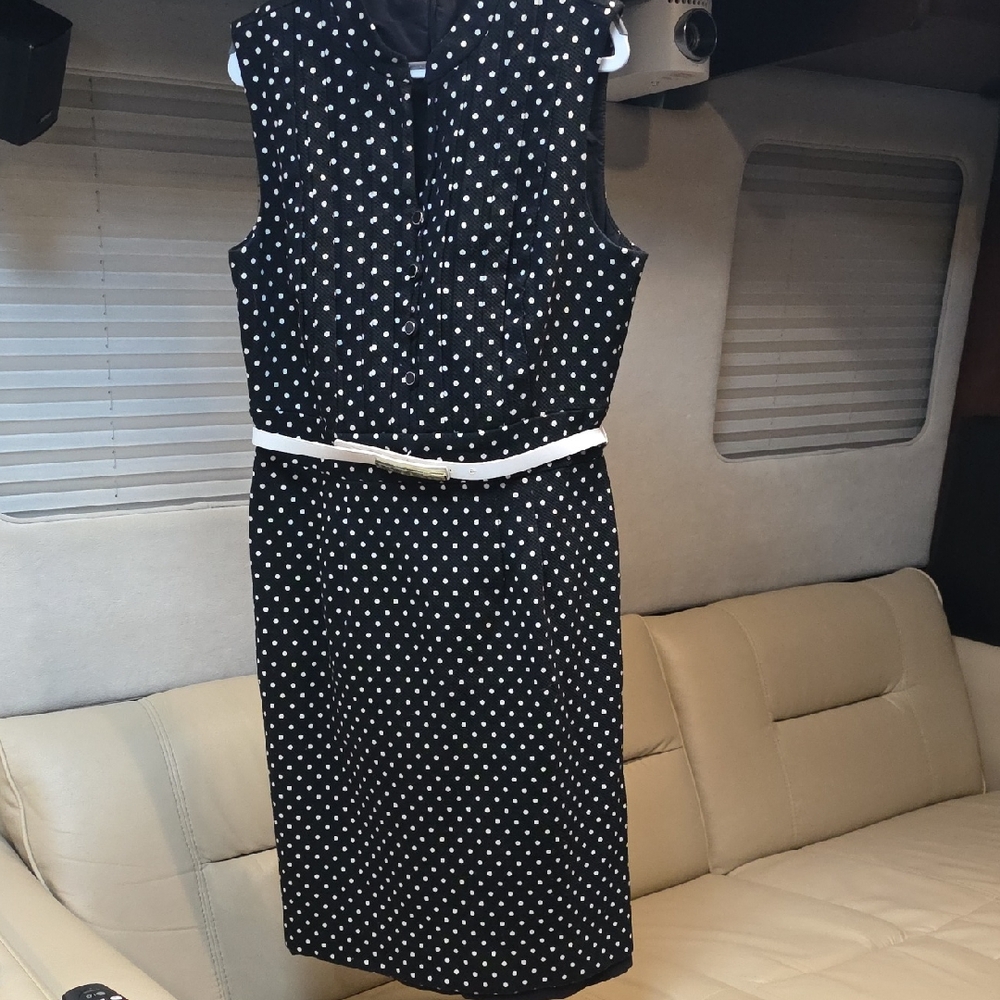 Tahari Navy and White Sleeveless Midi Dress